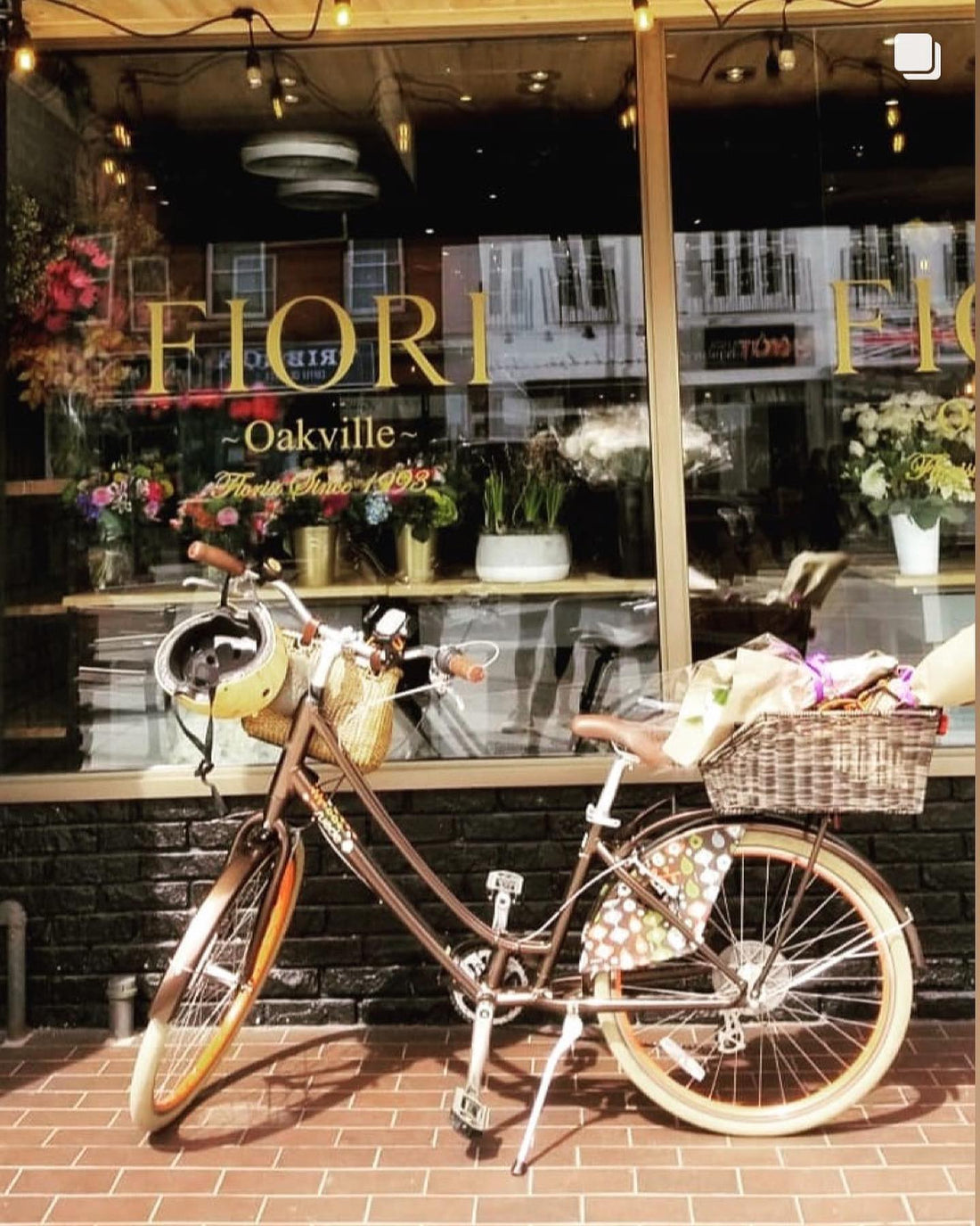 FIORI Oakville Florist - Flower Store Oakville Shop flowers online delivery Oakville, Burlington, Mississauga, Hamilton. Toronto
