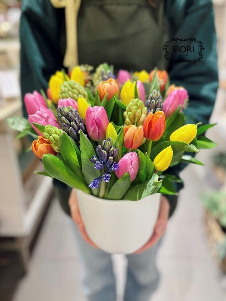 Primavera in White Pottery